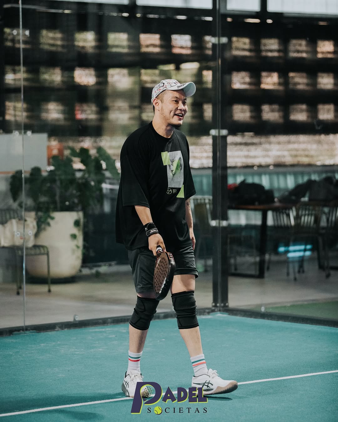 Selalu ada alasan untuk tersenyum, salah satunya dengan padel